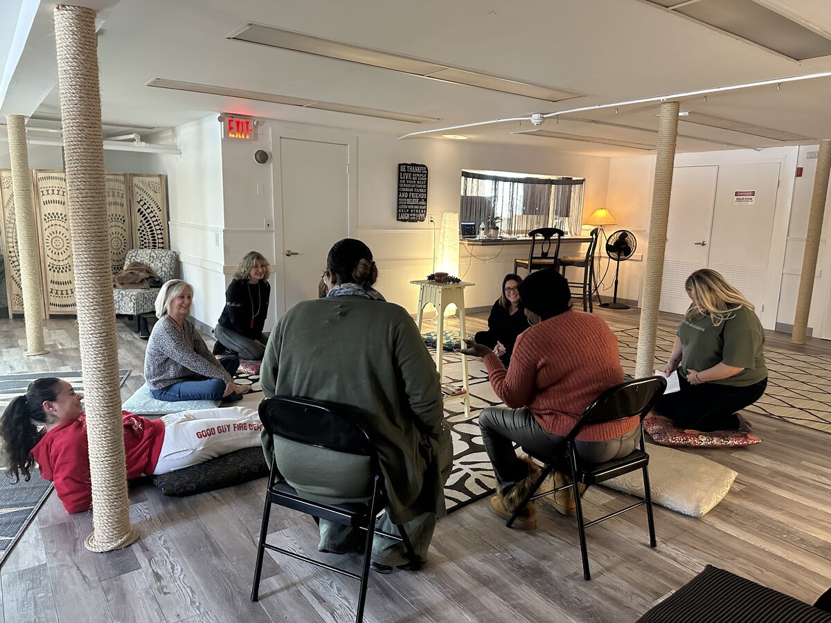 Grief Unbound clinician-facilitated support group meeting in Bergen County NJ